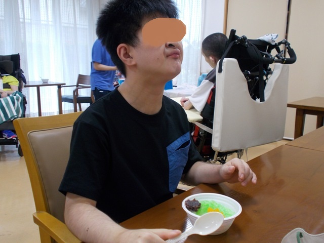 あんこやフルーツものせたかき氷は冷たかった～！